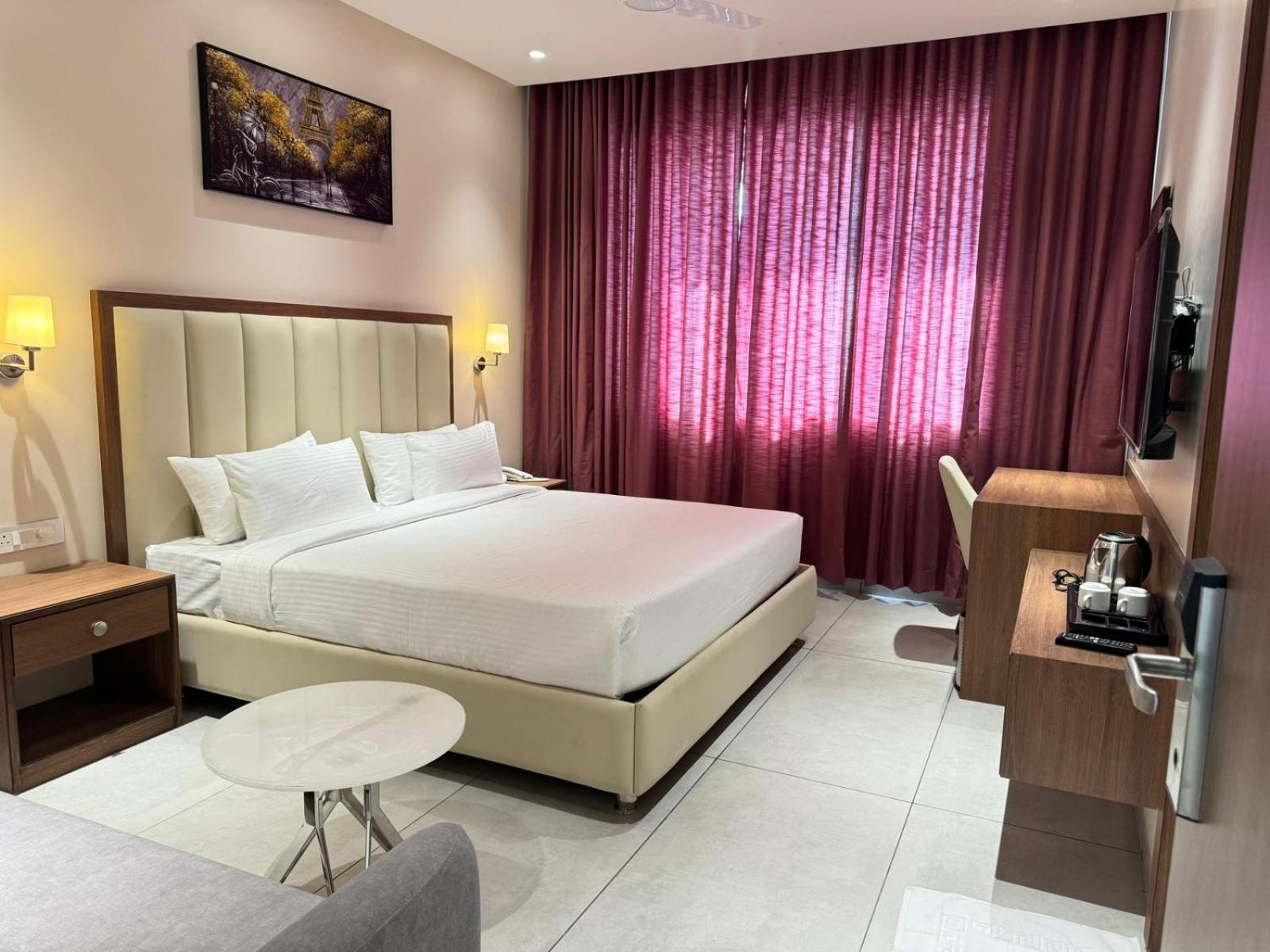 Hotel Carnival Parbhani Zewnętrze zdjęcie